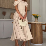 Adela | Elegancka dopasowana sukienka maxi z fałdami