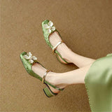 Petronela | Eleganckie buty z kwiatowym detalem